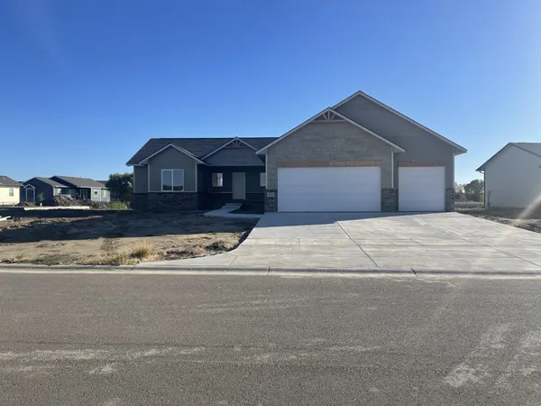 $340,348 | 2325 Country Lakes Street, Haysville, KS 67060