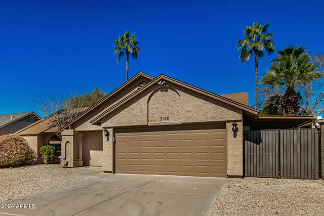 $3,300 | 3128 East Charleston Avenue, Phoenix, AZ 85032