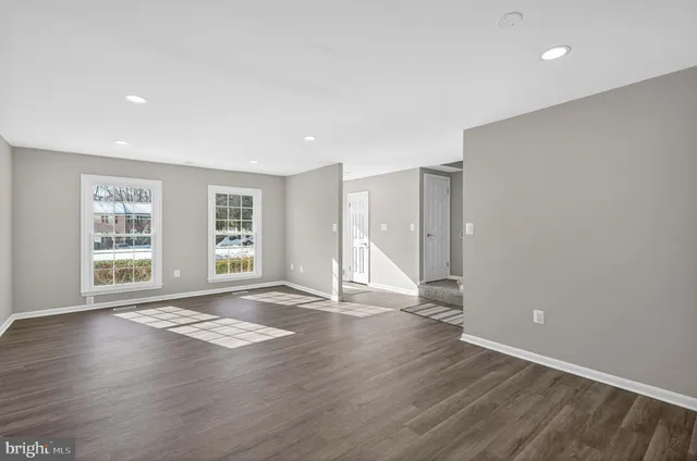 $679,500 | 6639 Green Ash Drive, Springfield, VA 22152