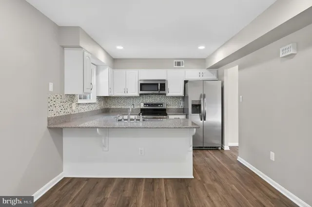 $679,500 | 6639 Green Ash Drive, Springfield, VA 22152