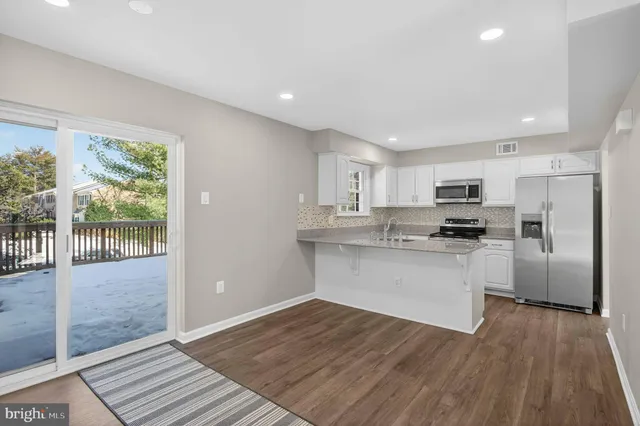 $679,500 | 6639 Green Ash Drive, Springfield, VA 22152