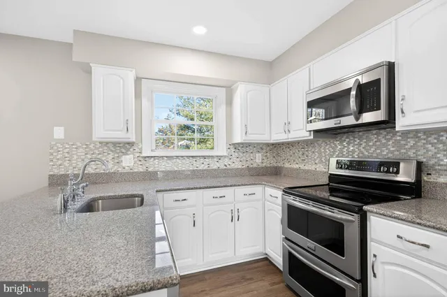 $679,500 | 6639 Green Ash Drive, Springfield, VA 22152