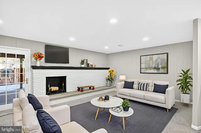 $679,500 | 6639 Green Ash Drive, Springfield, VA 22152