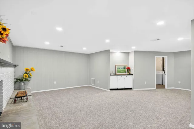 $679,500 | 6639 Green Ash Drive, Springfield, VA 22152