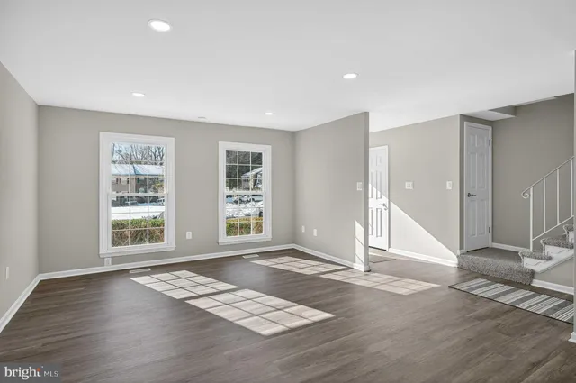 $679,500 | 6639 Green Ash Drive, Springfield, VA 22152