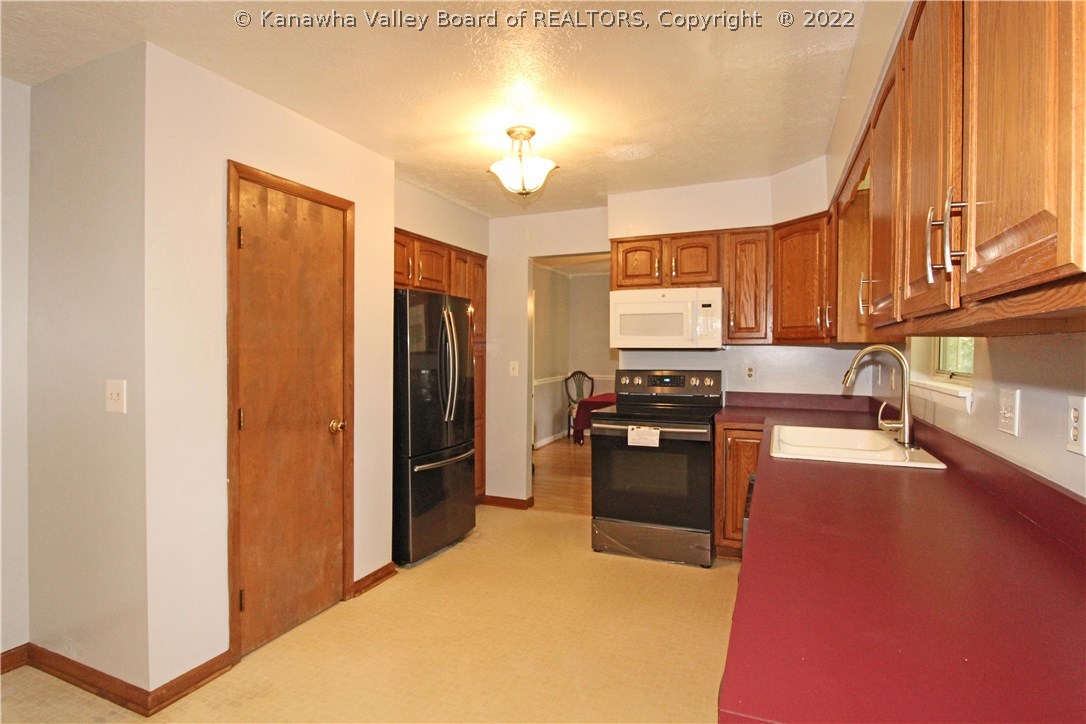 5415 Tanglewood Road Charleston, WV 25313 - Photo 5 of 20 Gallery Image 5