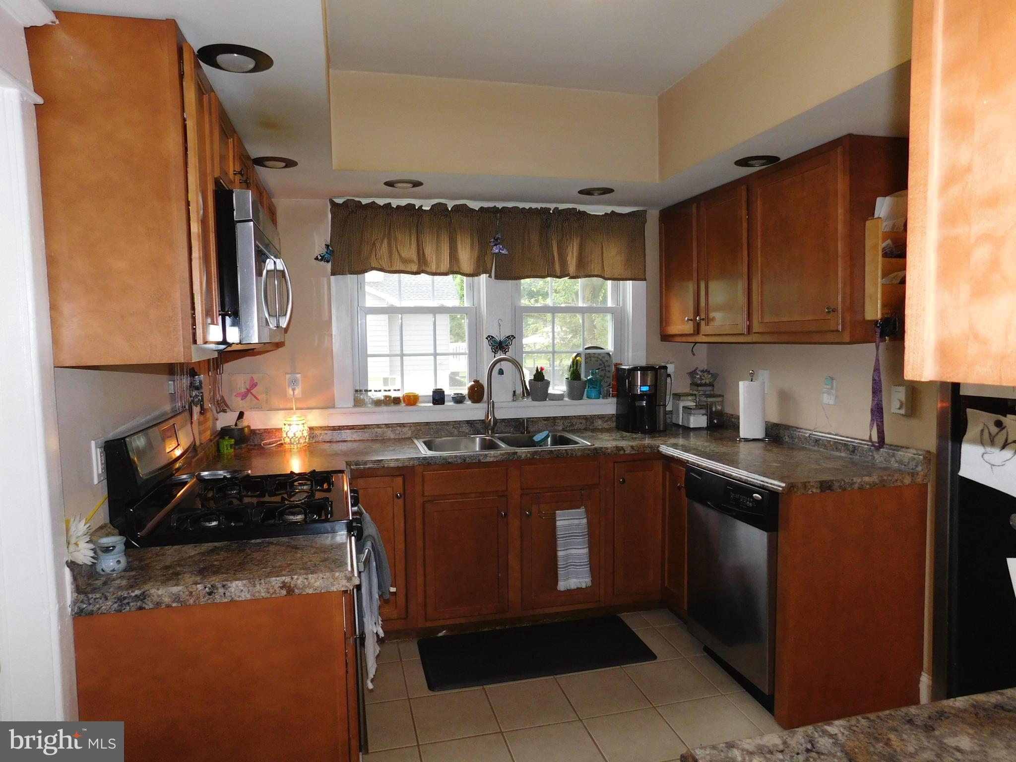 817 Union Landing Road Cinnaminson, NJ 08077 - Photo 11 of 30 Updated kitchen with recessed lights