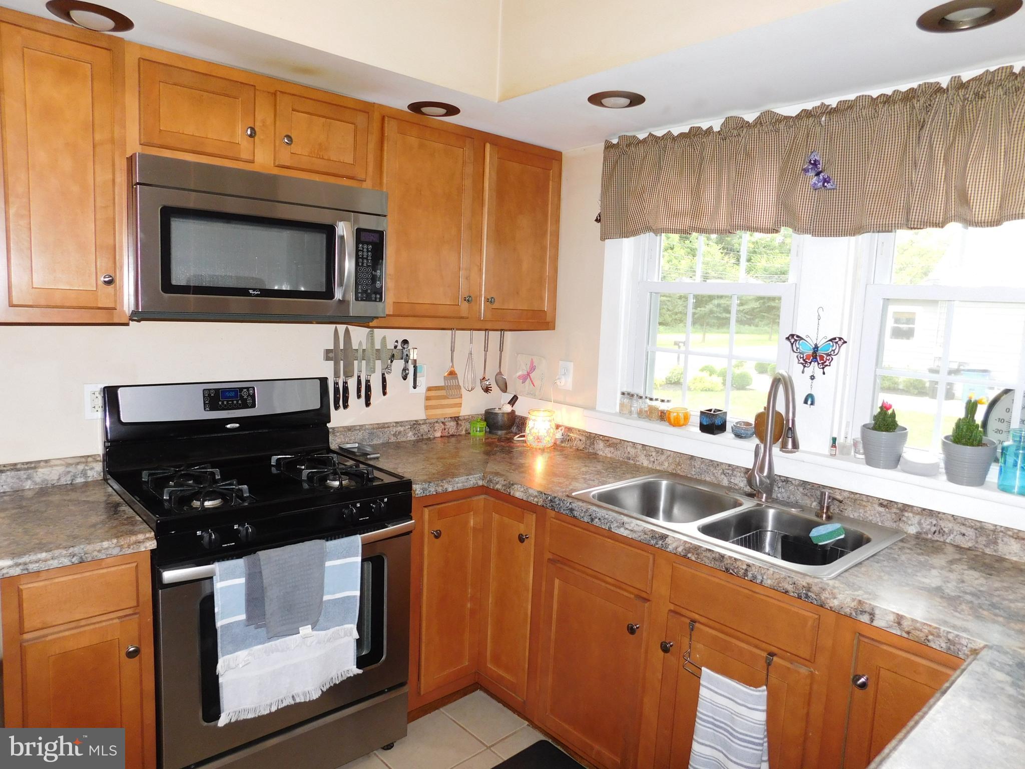 817 Union Landing Road Cinnaminson, NJ 08077 - Photo 12 of 30 Gas range and microwave