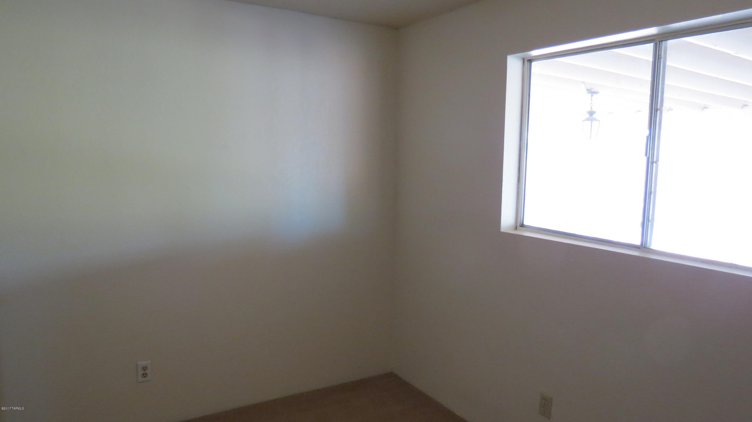 6601 North Mona Lisa Road Tucson, AZ 85741 - Photo 13 of 23 an empty room with a window