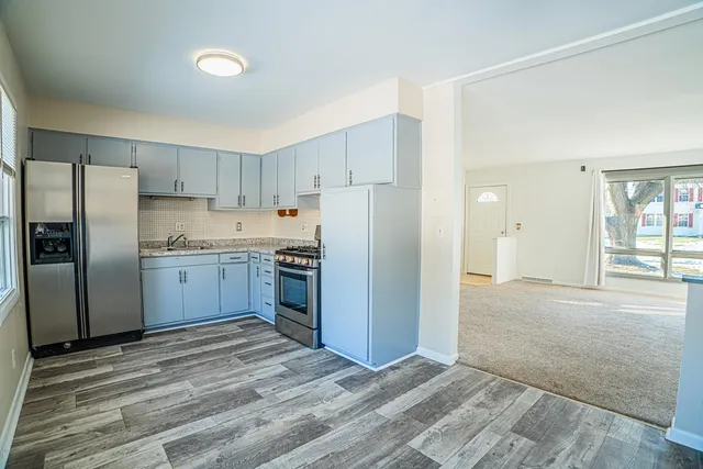 $289,900 | 307 Hill Avenue, North Aurora, IL 60542