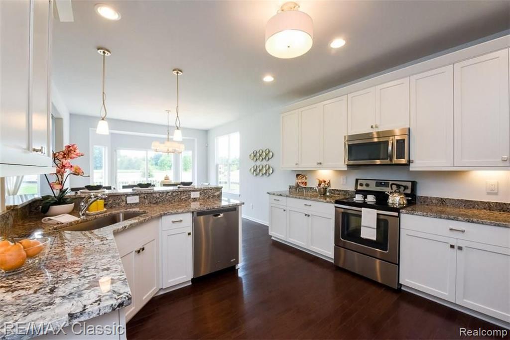 49271 Hawksburry Road Canton, MI 48188 - Photo 17 of 95