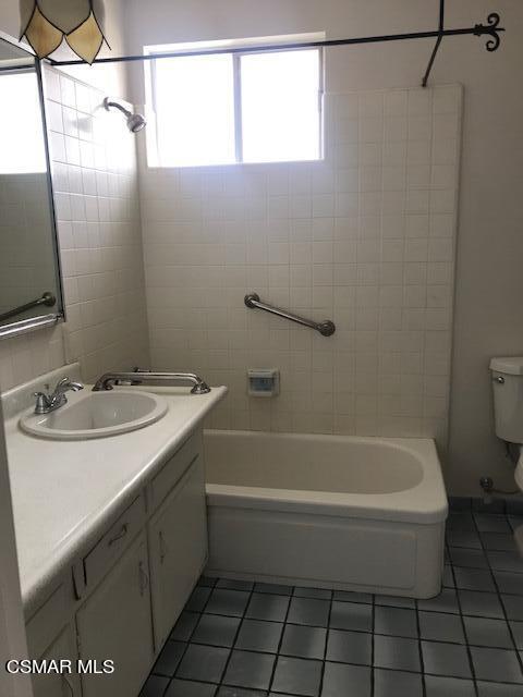 930 Alta Vista Road Simi Valley, CA 93063 - Photo 35 of 39 a bathroom with a sink a toilet and bathtub