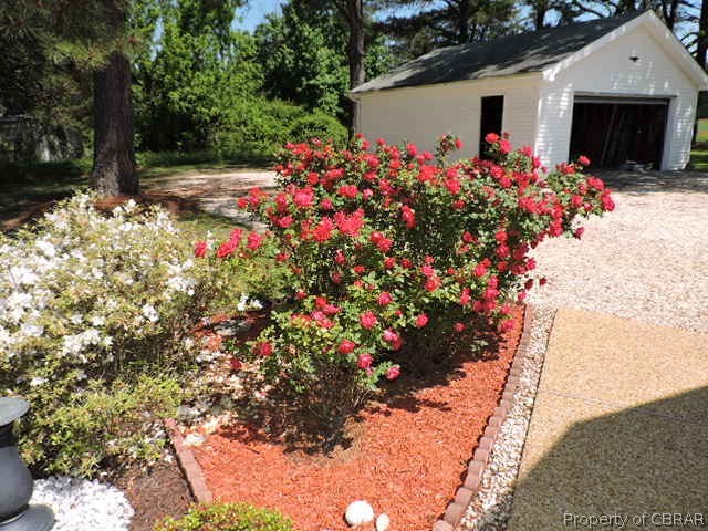 4063 Aberdeen Creek Road Gloucester, VA 23061 - Photo 12 of 31 MANICURED GARDENS
