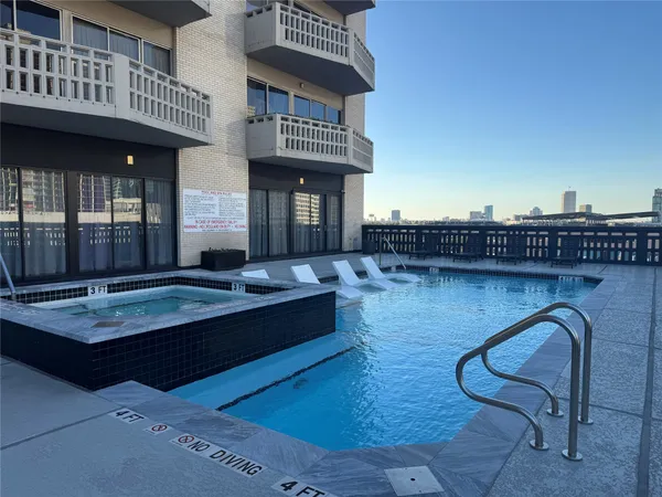 $1,400 | 2016 Main Street, Unit 2505, Houston, TX 77002