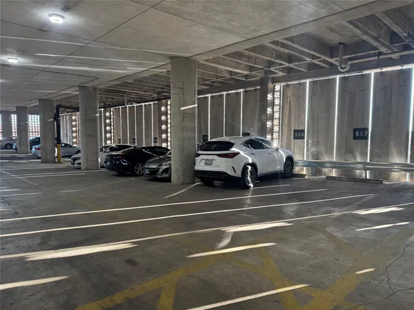 $1,400 | 2016 Main Street, Unit 2505, Houston, TX 77002