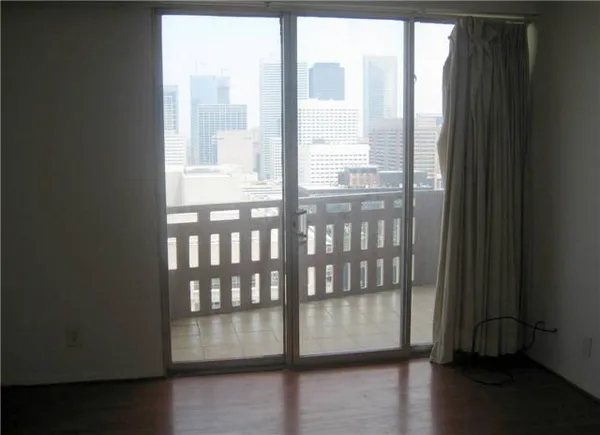 $1,400 | 2016 Main Street, Unit 2505, Houston, TX 77002