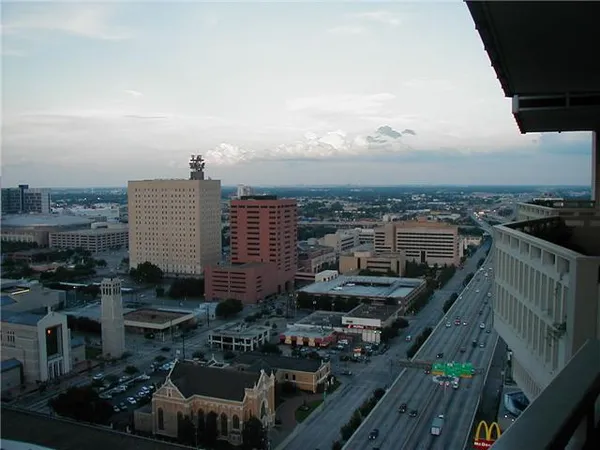 $1,400 | 2016 Main Street, Unit 2505, Houston, TX 77002