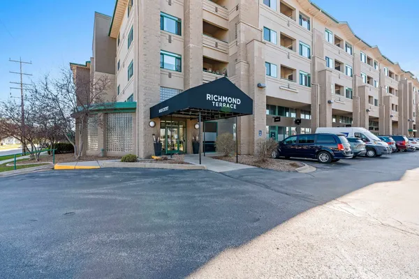 $359,900 | 400 North Richmond Street, Unit 518, Appleton, WI 54911