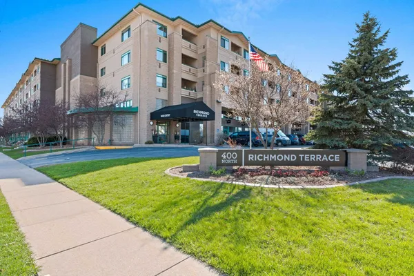 $359,900 | 400 North Richmond Street, Unit 518, Appleton, WI 54911