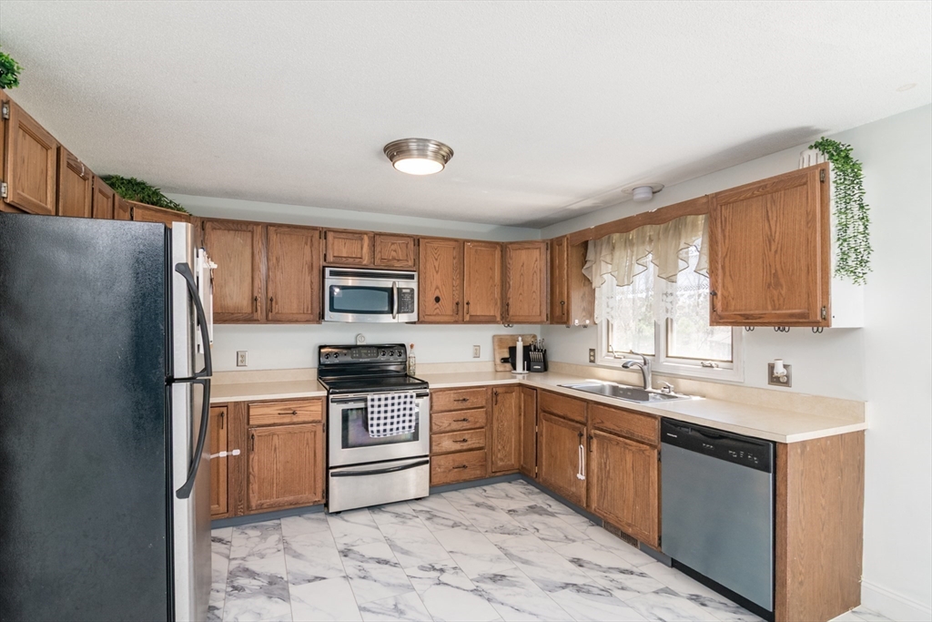 40 Ware Road, Unit 4 Belchertown, MA 01007 - Photo 7 of 35 Gallery Image 7