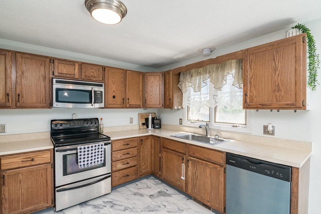 40 Ware Road, Unit 4 Belchertown, MA 01007 - Photo 10 of 35 Gallery Image 10