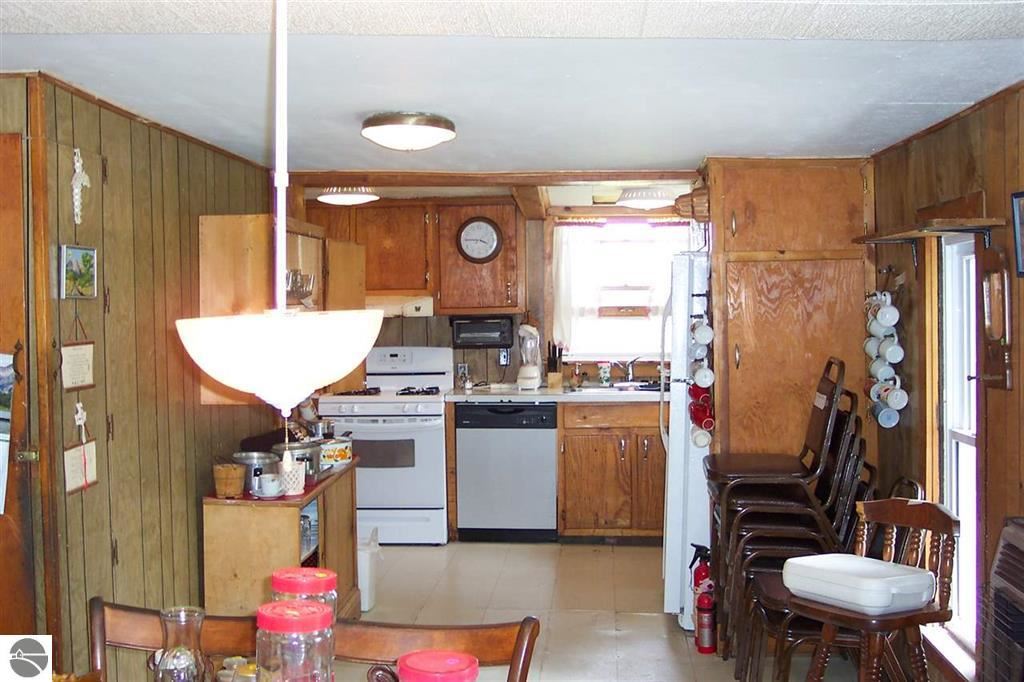 7304 Skegemog Point Road Williamsburg, MI 49690 - Photo 12 of 23 1819864-11.JPG