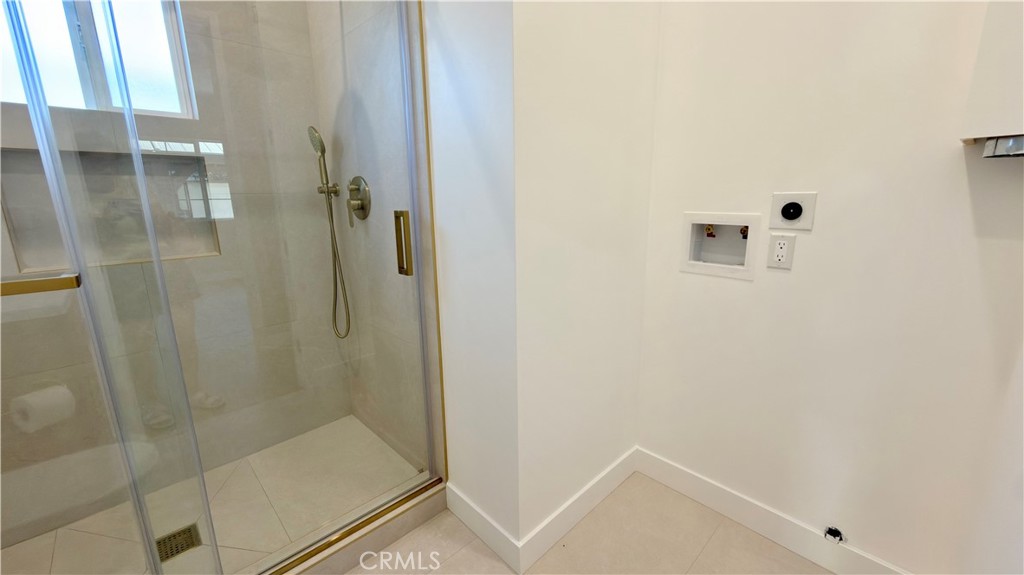 20748 Stagg Street Winnetka, CA 91306 - Photo 6 of 13