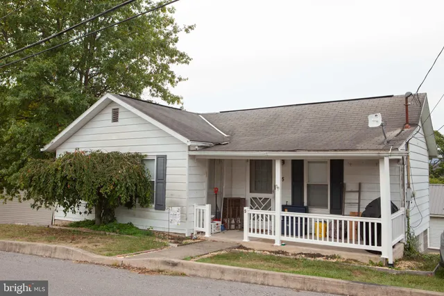 $85,000 | 5 West High Street, McClure, PA 17841
