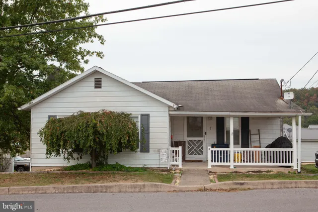 $85,000 | 5 West High Street, McClure, PA 17841