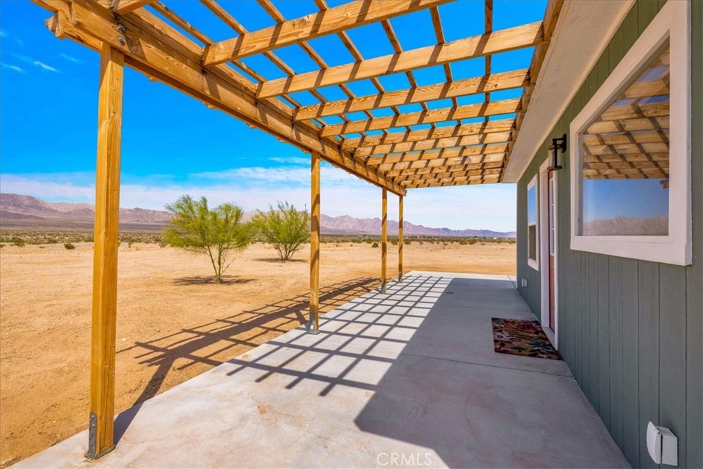 84320 McCombie Road Twentynine Palms, CA 92277 - Photo 27 of 57 a view of a balcony