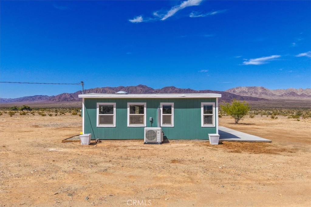84320 McCombie Road Twentynine Palms, CA 92277 - Photo 35 of 57 a front view of a house with a yard