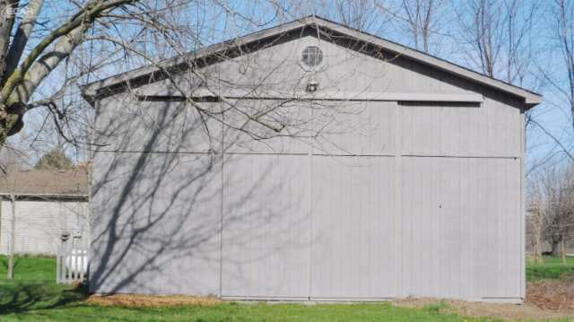 12496 North Center Road Clio, MI 48420 - Photo 6 of 10 21137459-5.JPG