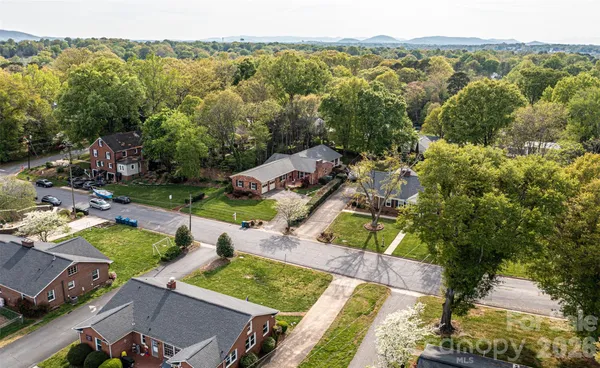 $599,000 | 923 1st Street Northeast, Hickory, NC 28601