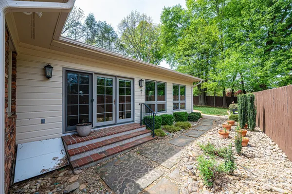 $599,000 | 923 1st Street Northeast, Hickory, NC 28601