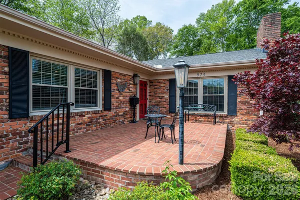 $599,000 | 923 1st Street Northeast, Hickory, NC 28601