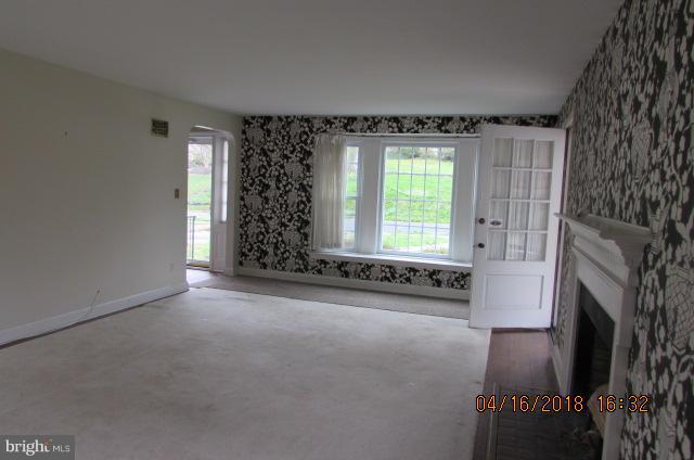 5506 Greenleaf Road Baltimore, MD 21210 - Photo 13 of 30 Living Room
