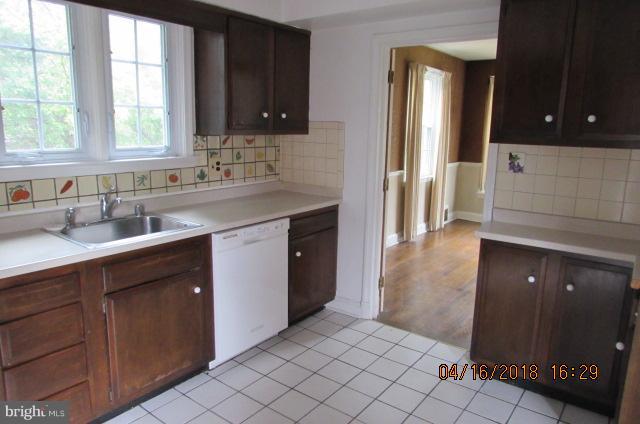 5506 Greenleaf Road Baltimore, MD 21210 - Photo 9 of 30 Kitchen
