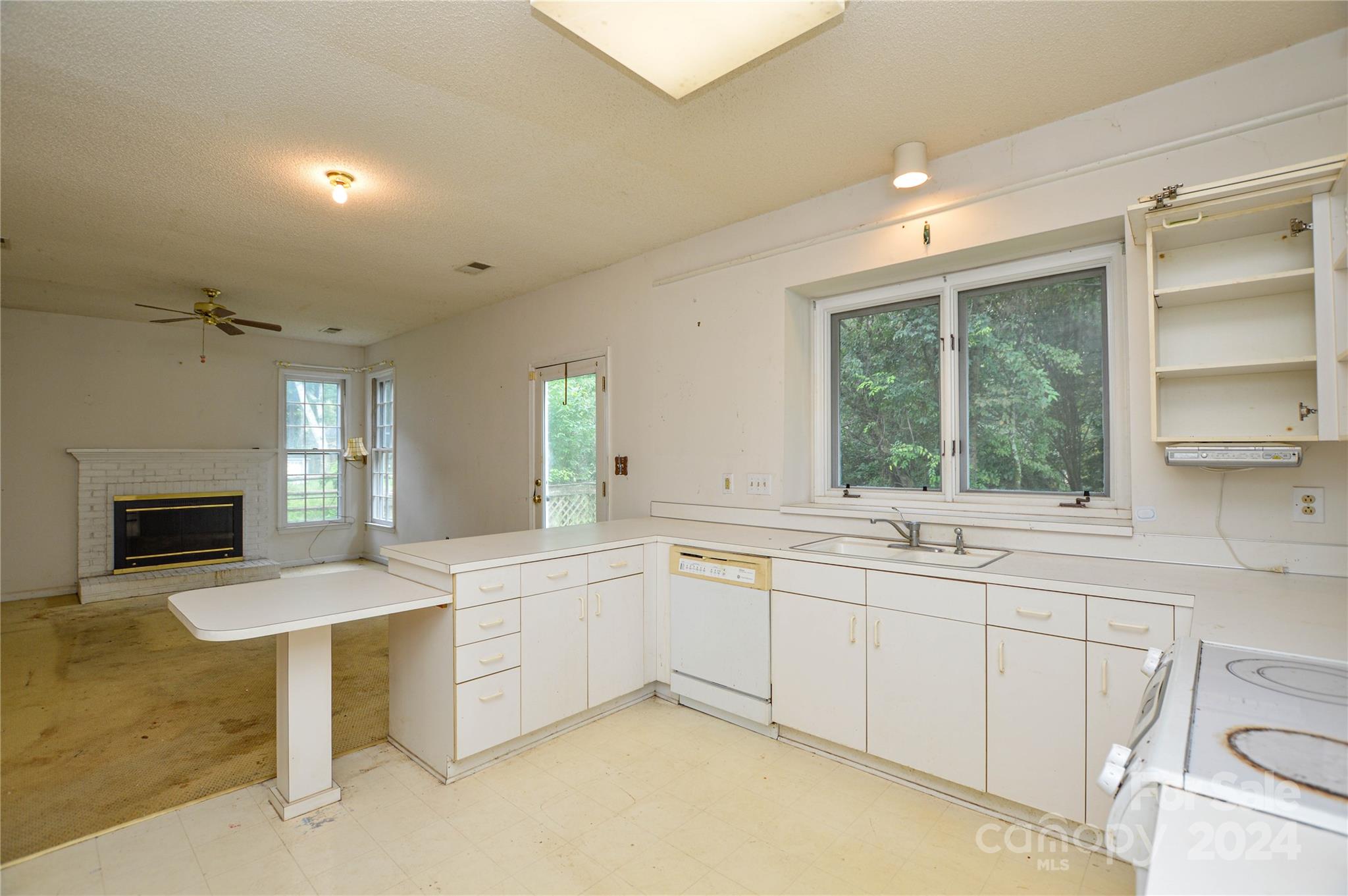 7425 Reedy Creek Road Charlotte, NC 28215 - Photo 19 of 42