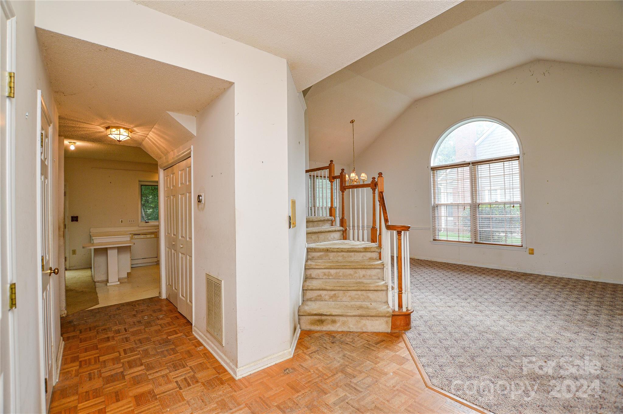7425 Reedy Creek Road Charlotte, NC 28215 - Photo 8 of 42