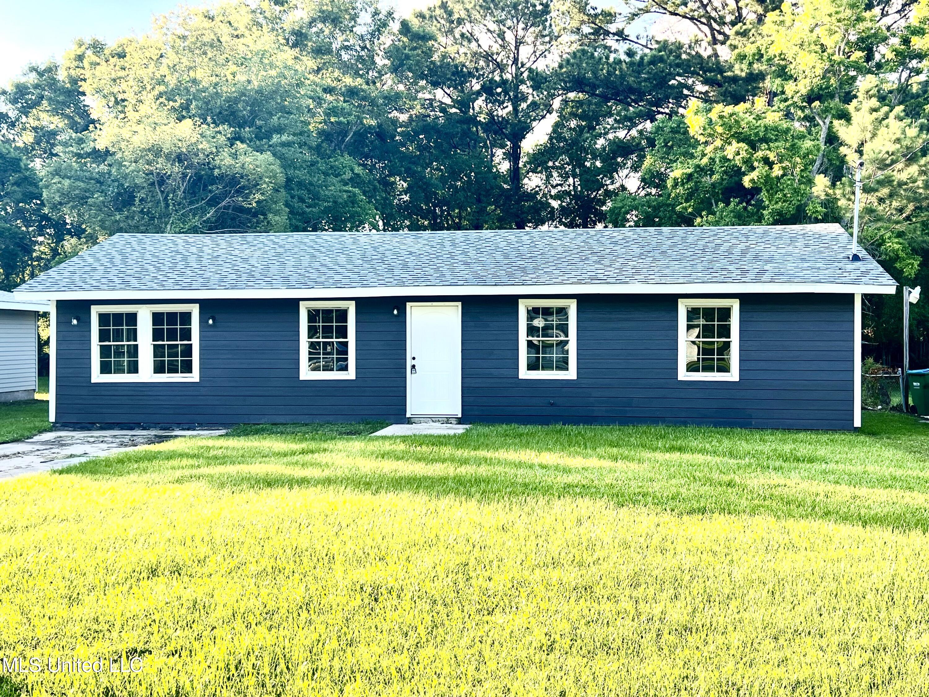 3507 Lawrence Street Moss Point, MS 39563 - Photo 1 of 11 Lawrence Front of House