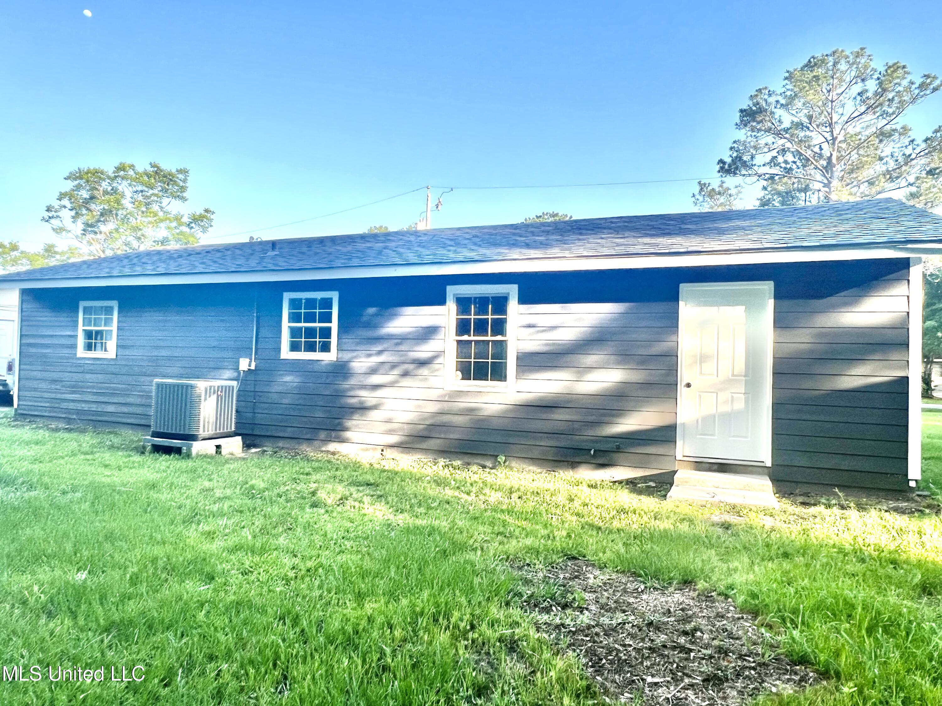 3507 Lawrence Street Moss Point, MS 39563 - Photo 11 of 11 Lawrence Back of House