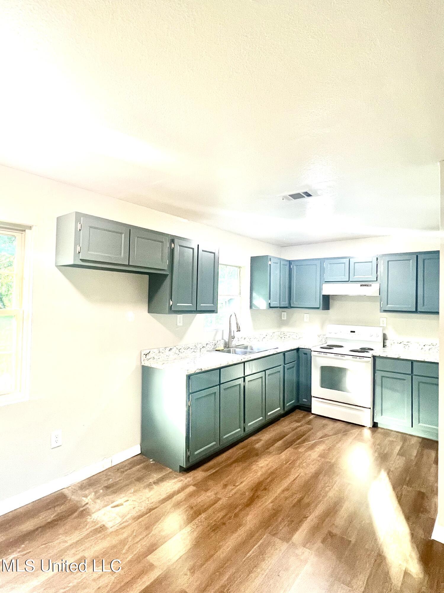 3507 Lawrence Street Moss Point, MS 39563 - Photo 8 of 11 Lawrence Kitchen