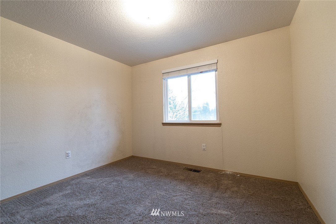 9136 173rd Avenue Southwest Rochester, WA 98579 - Photo 7 of 20