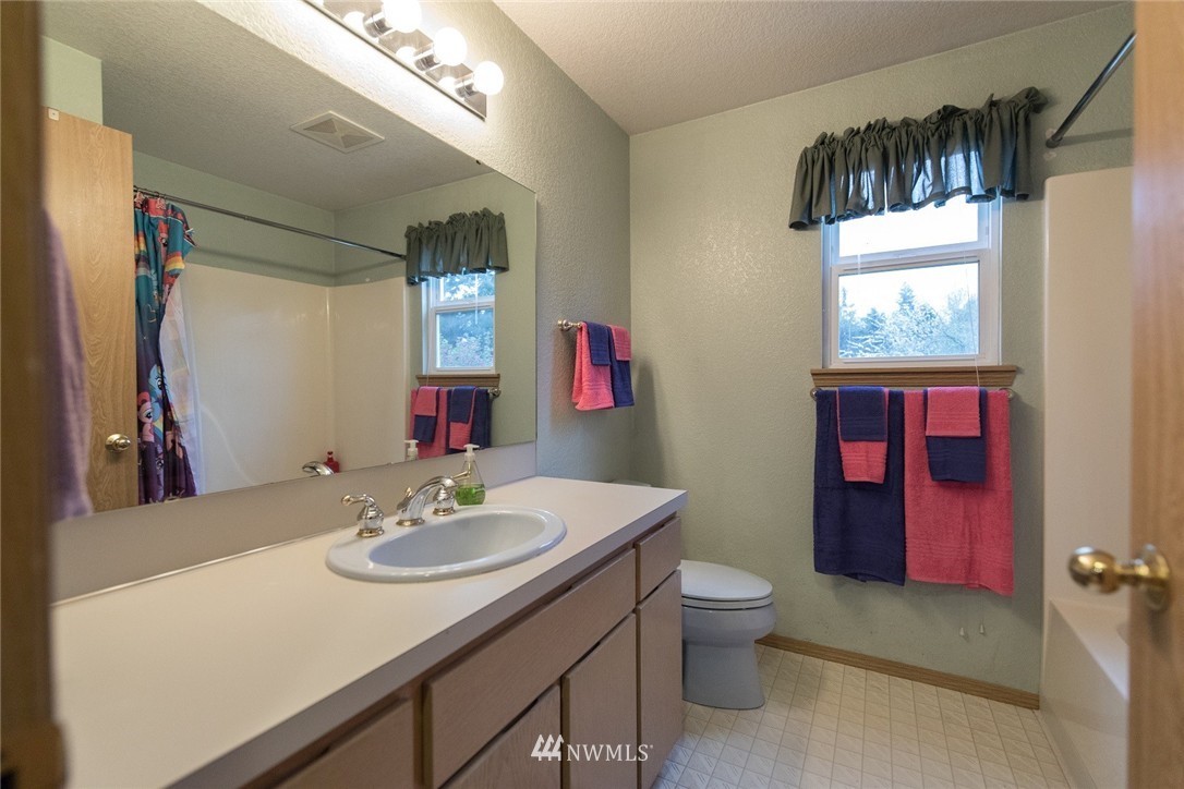 9136 173rd Avenue Southwest Rochester, WA 98579 - Photo 8 of 20