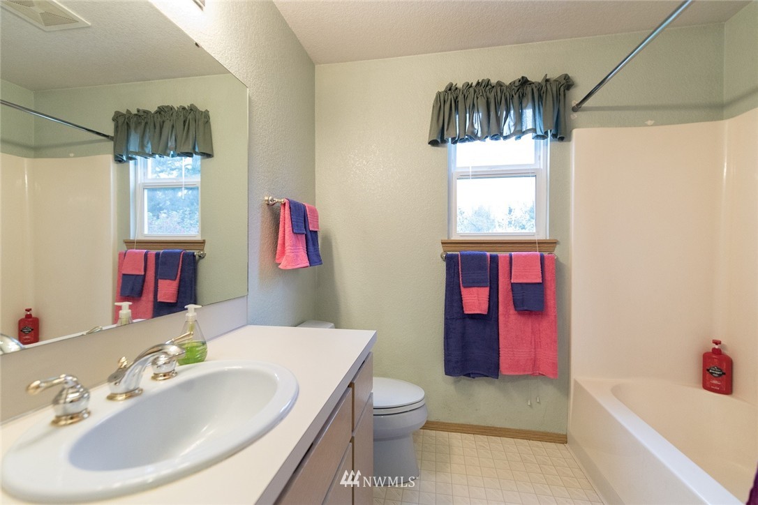 9136 173rd Avenue Southwest Rochester, WA 98579 - Photo 9 of 20