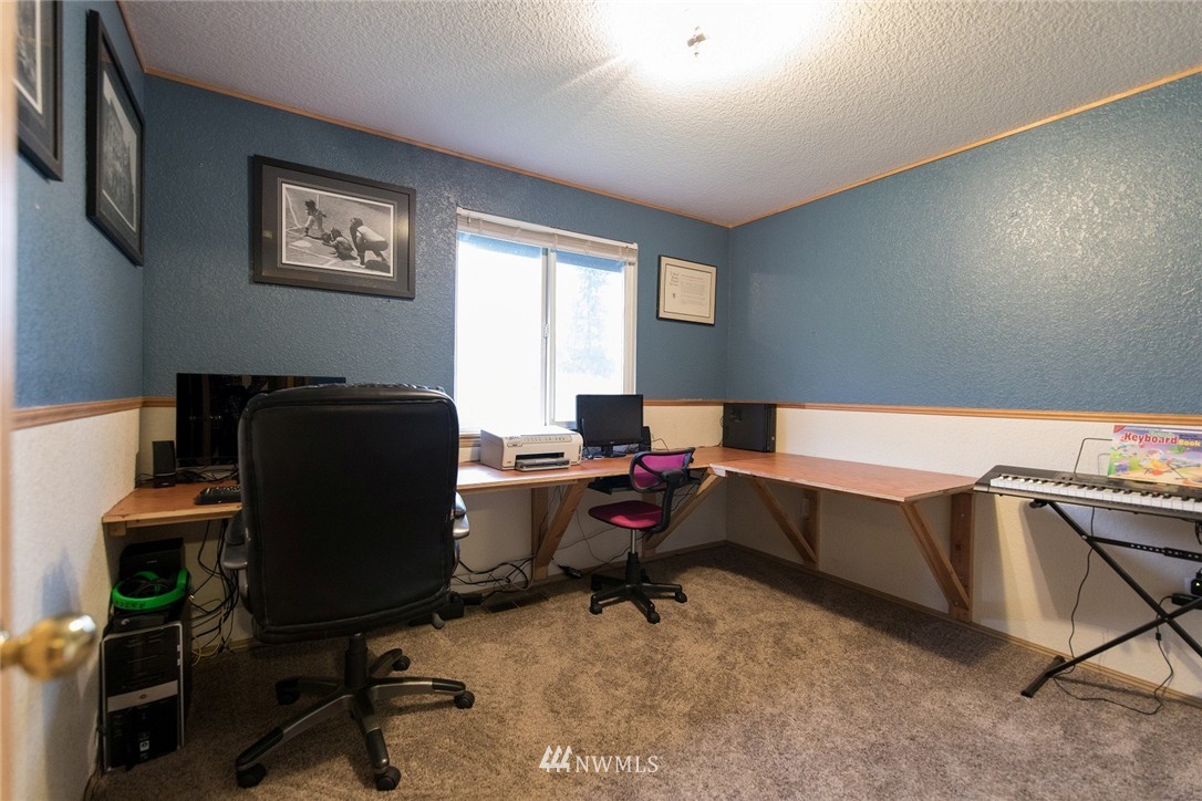 9136 173rd Avenue Southwest Rochester, WA 98579 - Photo 10 of 20