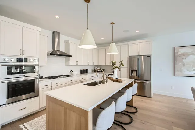 $1,450,000 | 5615 Buffington Lane, Shorewood, MN 55331