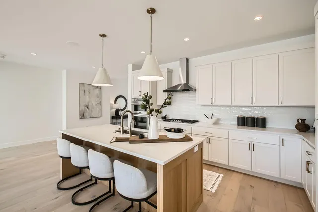 $1,450,000 | 5615 Buffington Lane, Shorewood, MN 55331