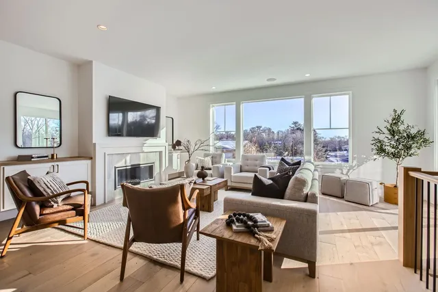 $1,450,000 | 5615 Buffington Lane, Shorewood, MN 55331