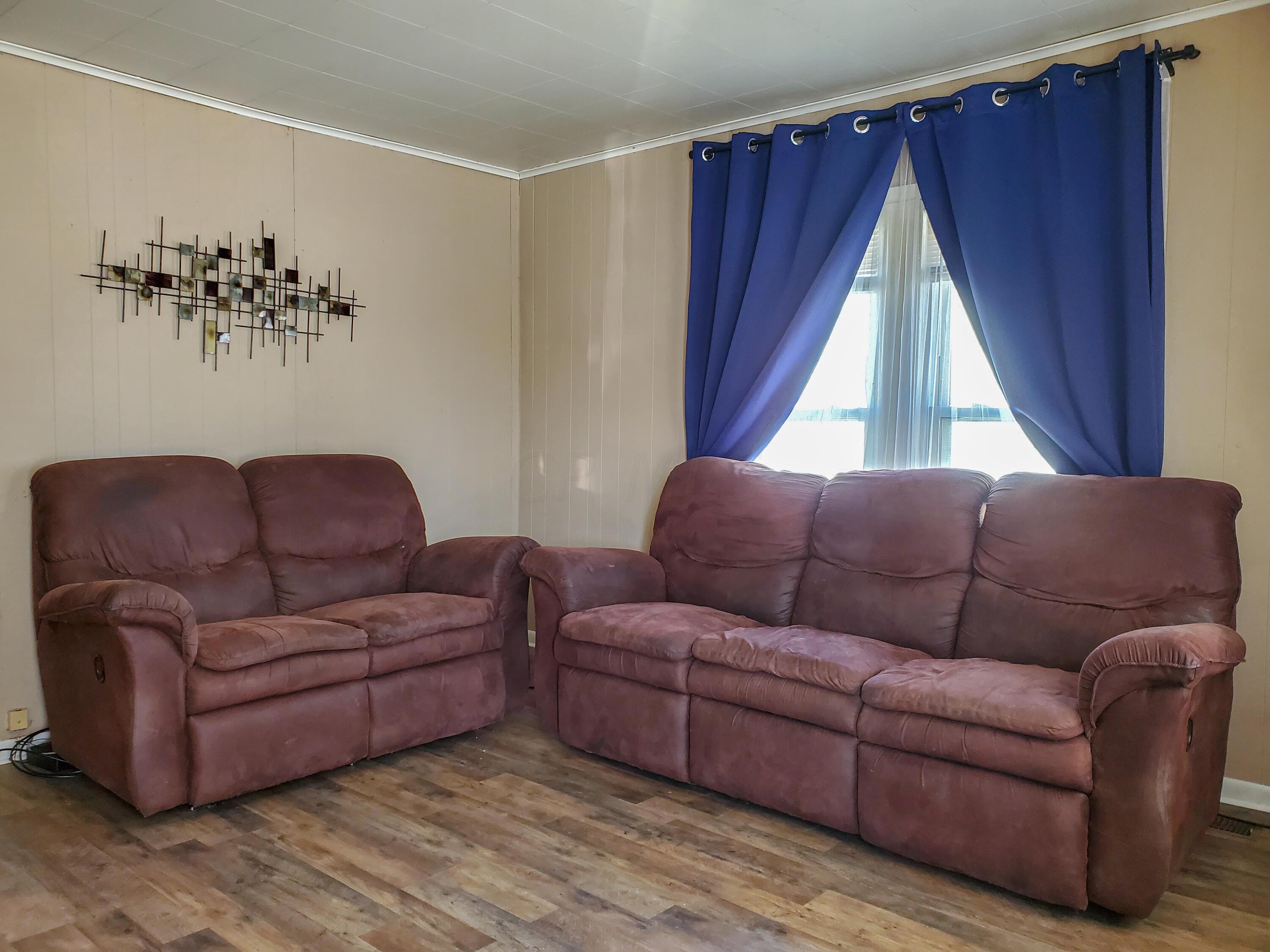 32 Chillicothe Road Gallipolis, OH 45631 - Photo 4 of 16 Living Room